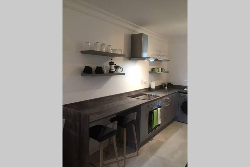 Waterfront Apartment Completely Refurbished Westport Exterior foto